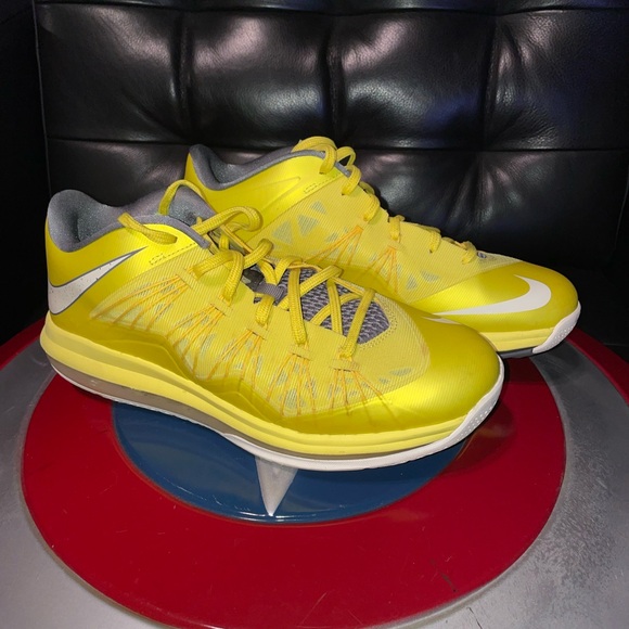 Nike Lebrons - Picture 2 of 5